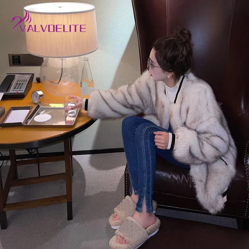 

Новинка 2022, женское плюшевое пальто, зимнее бархатное теплое пальто, Высококачественная свободная модная мягкая пуховая куртка, легкое рос...