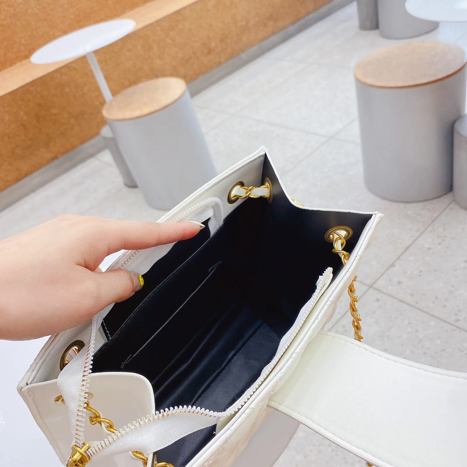 

NEW 2021 Fashion For Women's Gift Big Single Shoulder Summer Bags PU Leather Zipper Square With Chain Large Bag