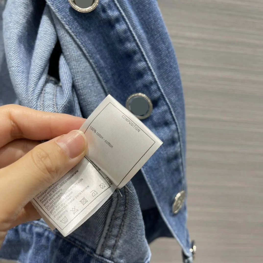 

Streetwear Solid Denim Jacket for Women Spring 2021 New Luxury Brand Gauffered Denim Jacket Fashion Big Pocket Denim Jacket Lady