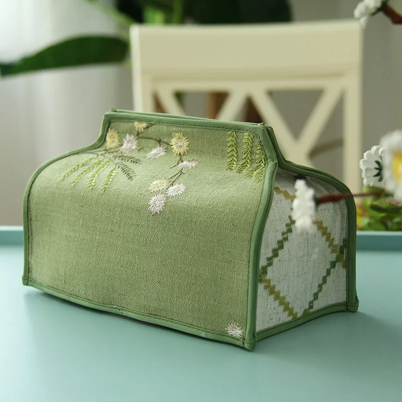 

Бумажная коробка для хранения с вышивкой в саду