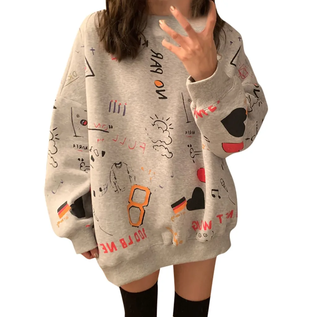 Женский свитер свободного кроя с круглым вырезом и принтом героями мультфильмов