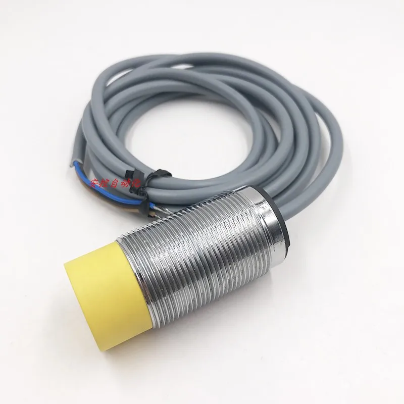 Индуктивный емкостный 3-проводной датчик приближения Pnp