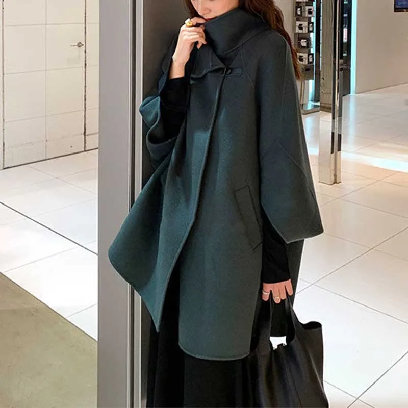 Женское однотонное пальто с отложным воротником рукавами летучая мышь на