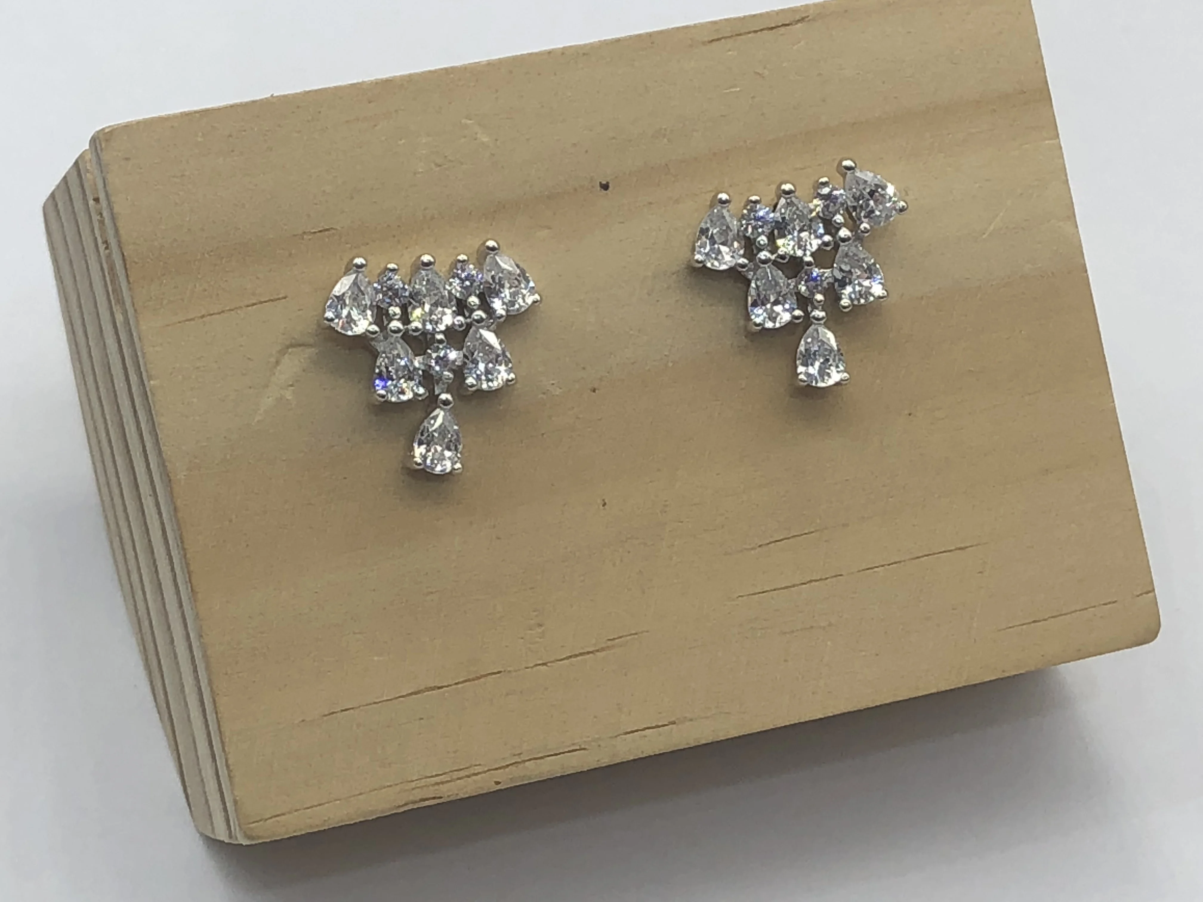 Новинка 2020 серьги-гвоздики для девочек специальная форма 100% Серебро модный