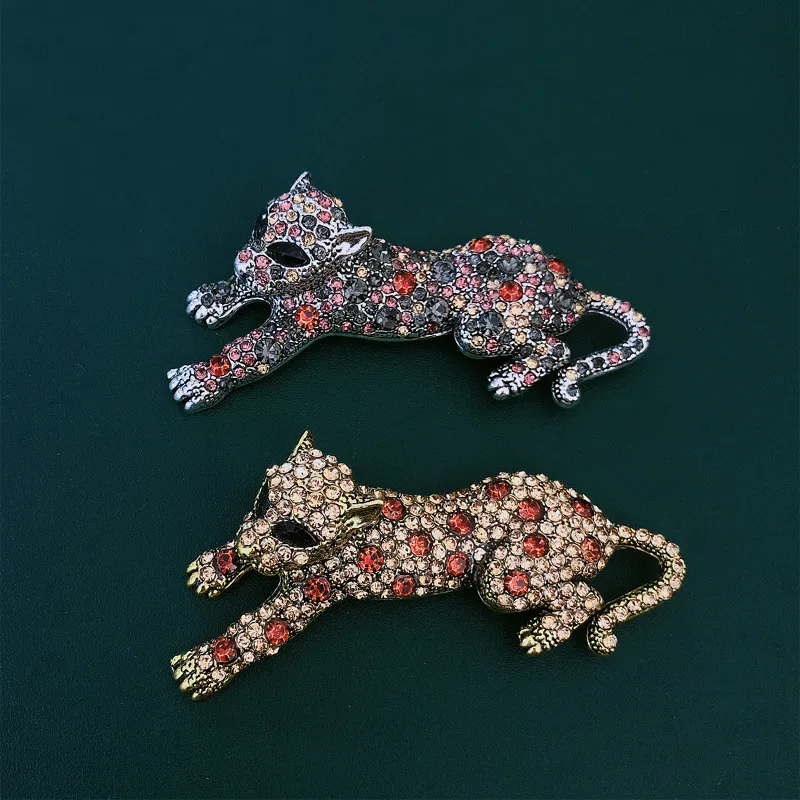 

2021 New Animal Cheetah Brooch Champagne Animal Brooch Men's and Women's Clothing Scarf Sweater Cardigan Folder Punk Metal Style