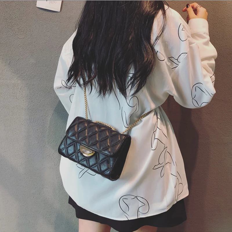 Женская сумка с цепочкой в виде ромба красная через плечо иностранном стиле