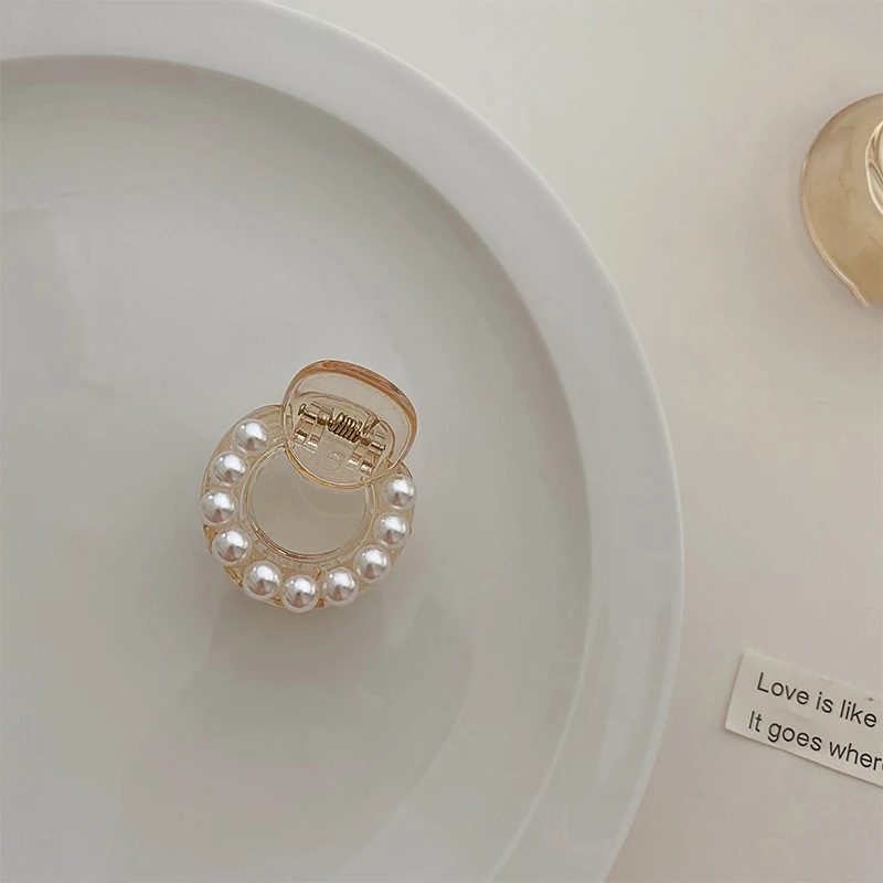 

Korean Sweet Cute Round Pearl Hairpins for Women Girls Hair Claw Barrettes Hair Clips Styling Make UP Tool Hair Accessories