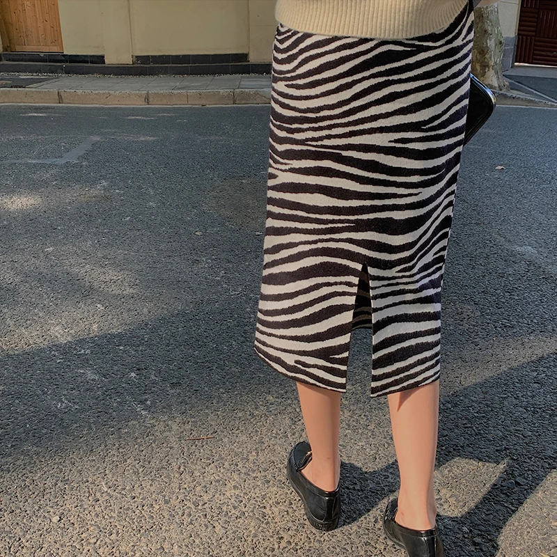 Женская трикотажная юбка-карандаш TingYiLi черно-белая Теплая юбка средней длины в