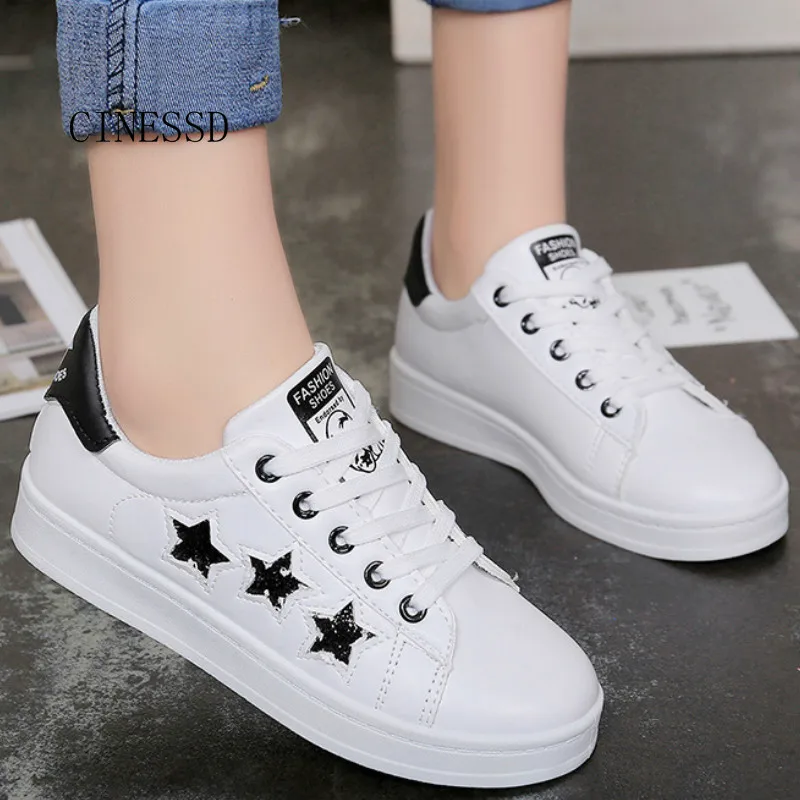 Вулканизированная обувь со звездами Белая женская на плоской подошве с низким