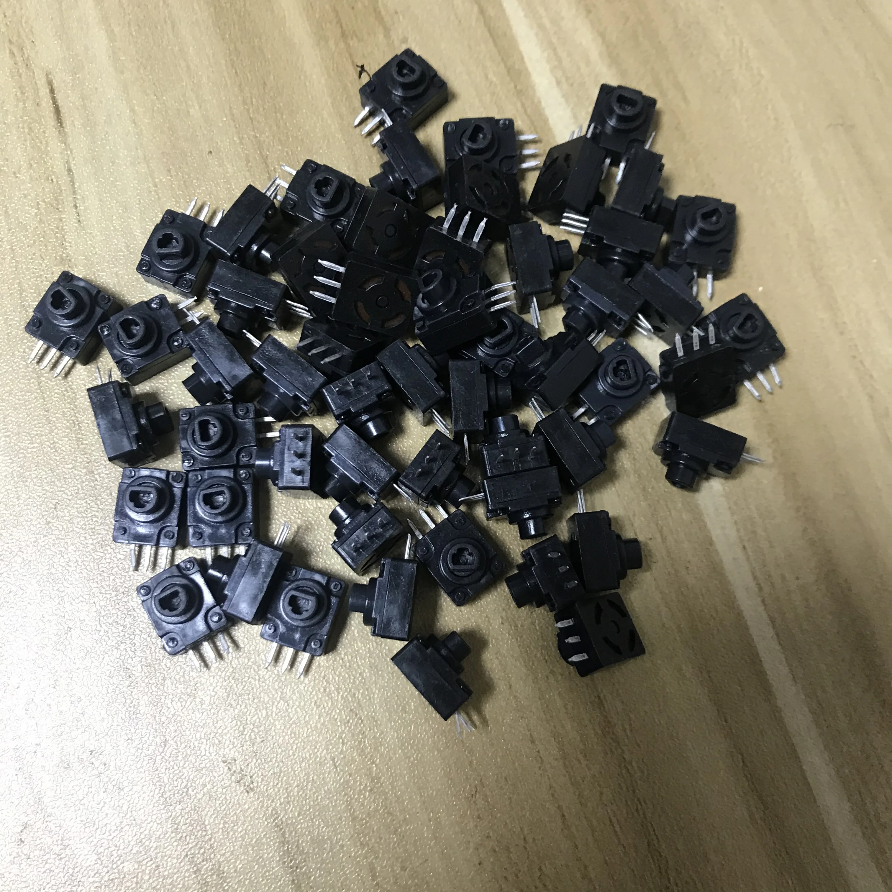 100 шт. оптовая цена на замену кнопки микропереключателя для контроллера Xbox 360 |