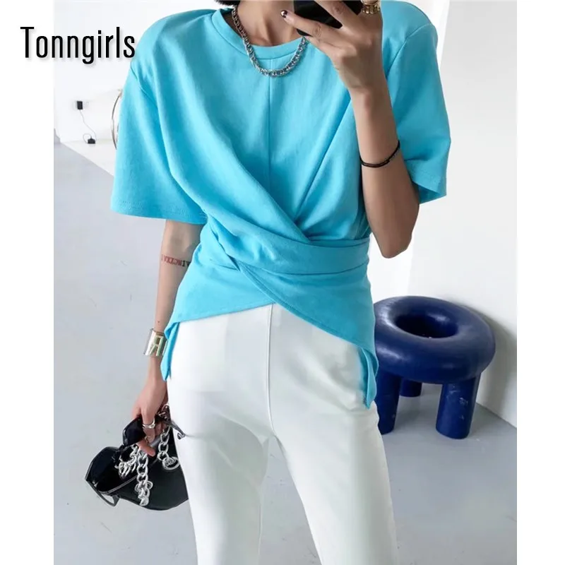 

Дизайнерская Женская футболка Tonngirls, топы в Корейском стиле, уличная футболка с разрезом, женская одежда, футболка, лето 2021