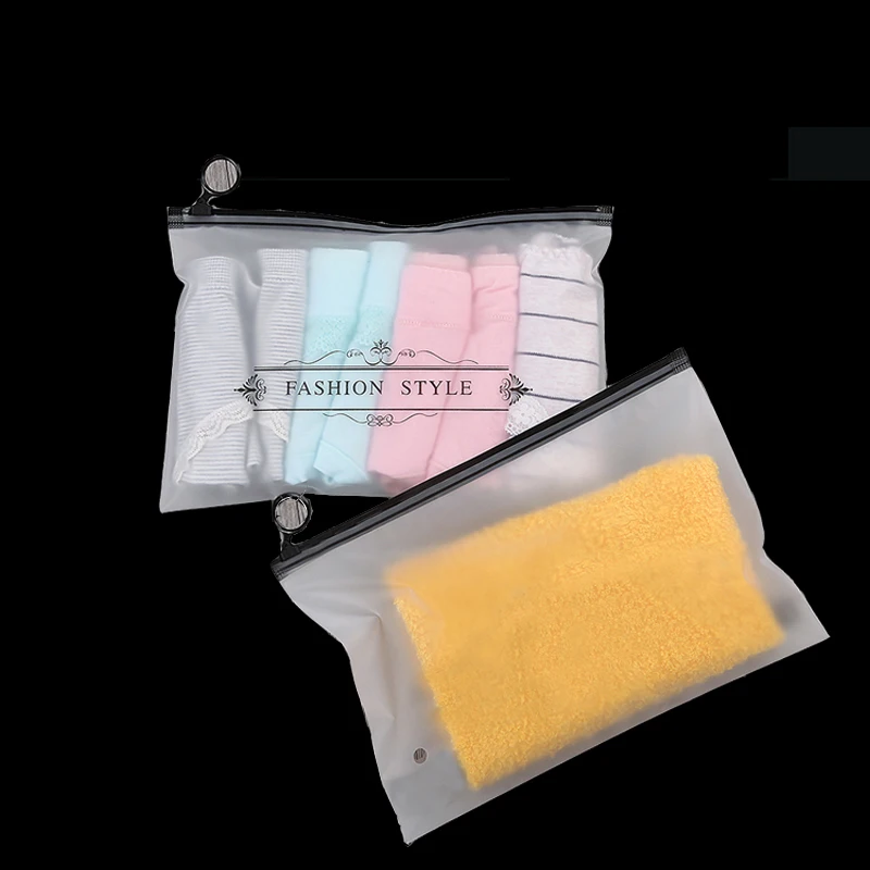 Платье рубашка с застежкой молнией и круглым кольцом футболка пластиковый пакет