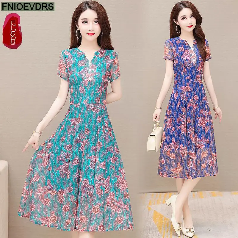 

Женское летнее длинное платье с цветочным принтом и коротким рукавом