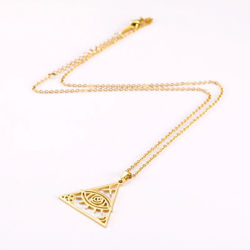 Ожерелье из нержавеющей стали с религиозным амулетом Глаза Хора в форме геометрического треугольника древнего Египта в стиле модной ювелирной бижутерии.