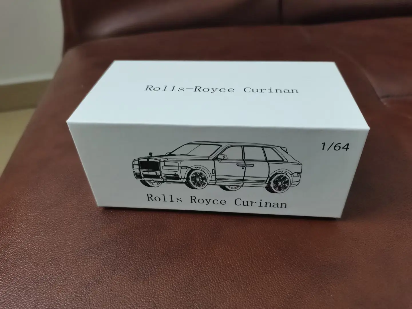 Внедорожник Rolls Royce Curinan масштаб 1/64 литая модель автомобиля 6 дверей открывается в