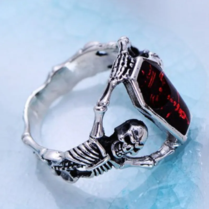 

2021 Retro Punk Vampire Bat, Skull Skull Ring Men's Hip Hop Engagement Ring Men's Fashion Red Zircon Ring Female Jewelry Silver
