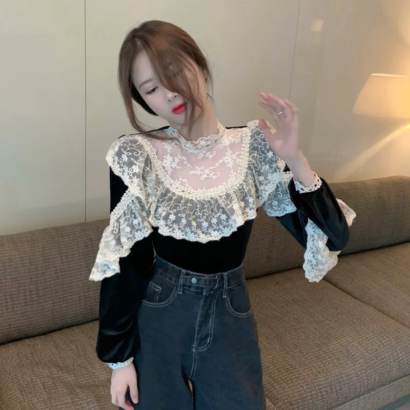 

Women O-neck Vintage Lace Patchwork Blouses Elegant Slim Fit Velour Clothes Party Club Black Hollow Out Tops 2021 Spring Autumn