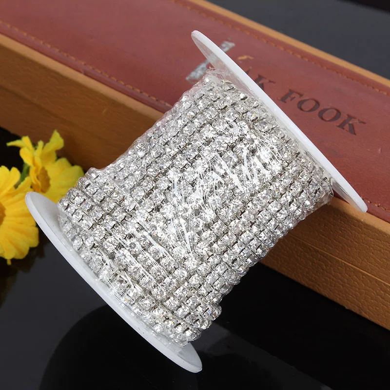 Серебристо белые стразы двухрядная цепочка с когтями стеклянные широкая сделай