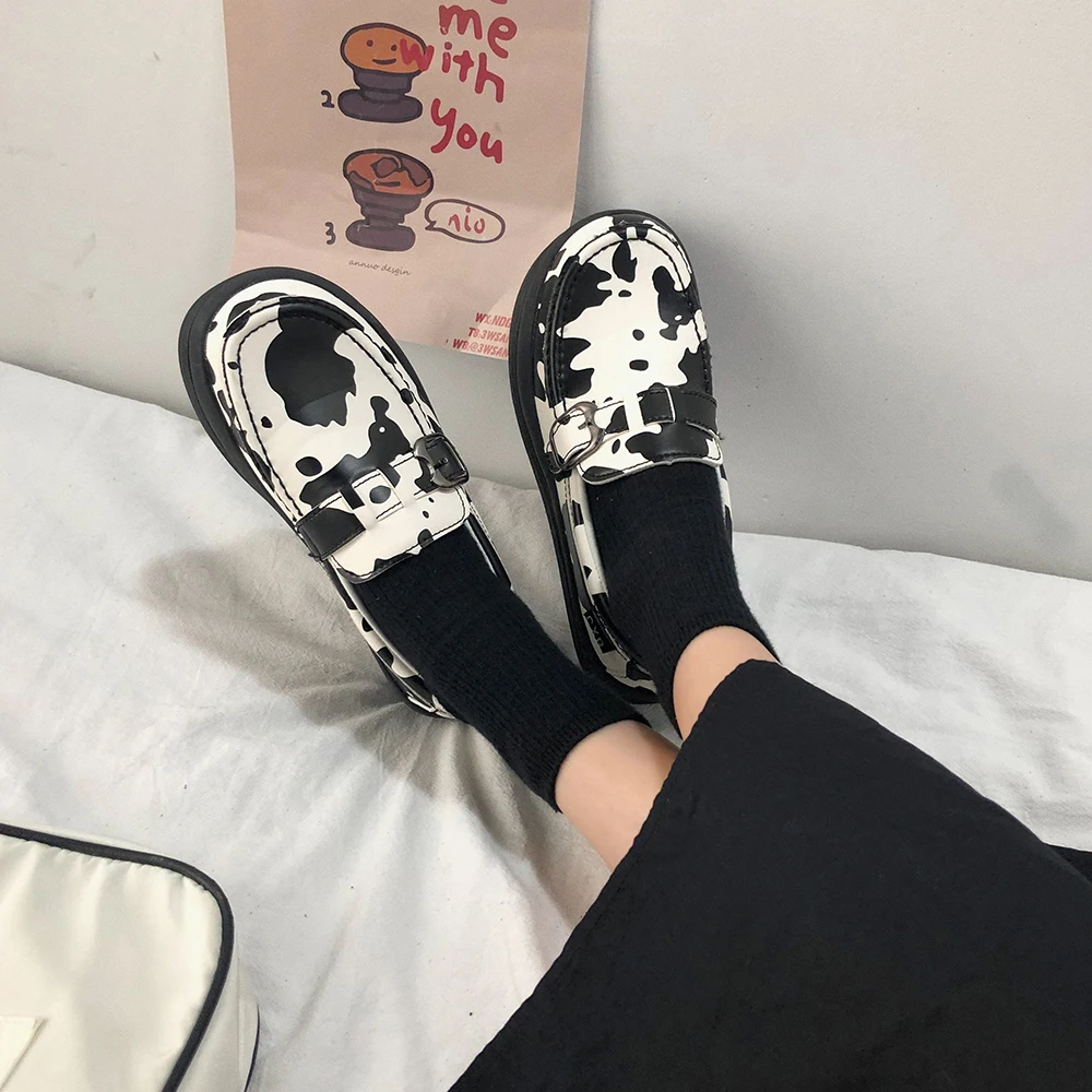 Туфли женские с коровьим принтом дизайнерские Брендовые повседневные лоферы на