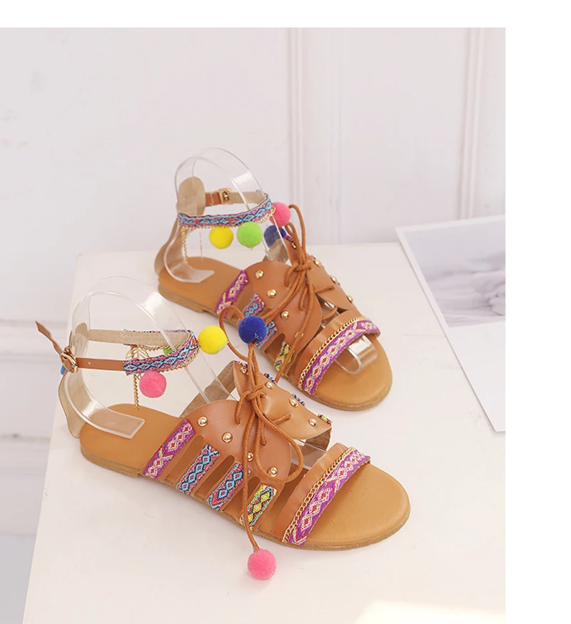 2020 в национальном стиле с меховыми помпонами Летние туфли на плоской подошве