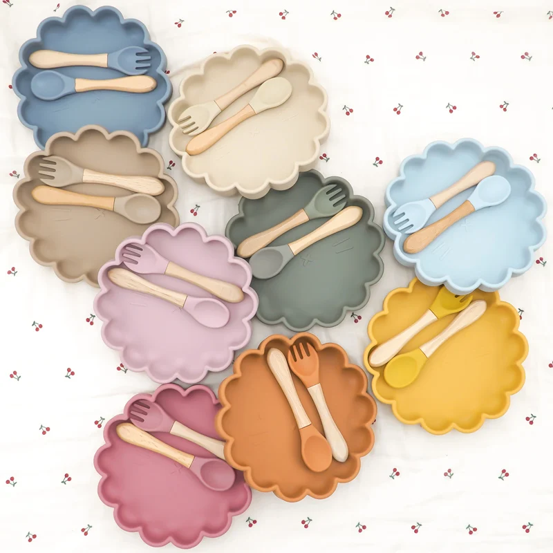 Оптовая продажа безопасная силиконовая детская посуда смешанные цвета в форме