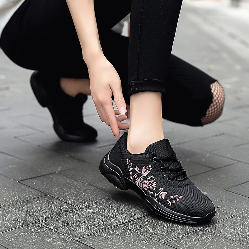 

2020 Brand Embroidery Shoes Woman Causal Shoes Mesh Air Lace-up Rubber Bresthable Sneakers Woman Sapato Feminino Flats Moccasins