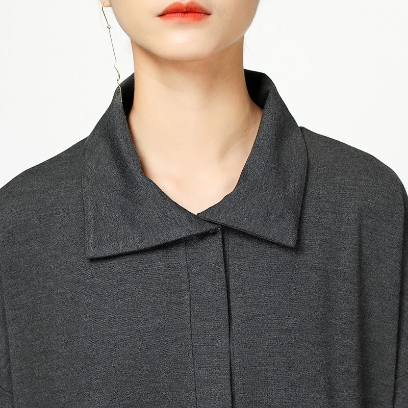 Женское платье в полоску с отложным воротником длинным рукавом и большим