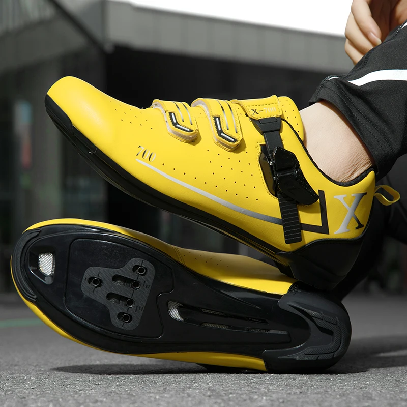 

New style men's mountain buckle cycling shoes, road velcro cycling shoes with lock, and non-locking rubber sole cycling shoes.