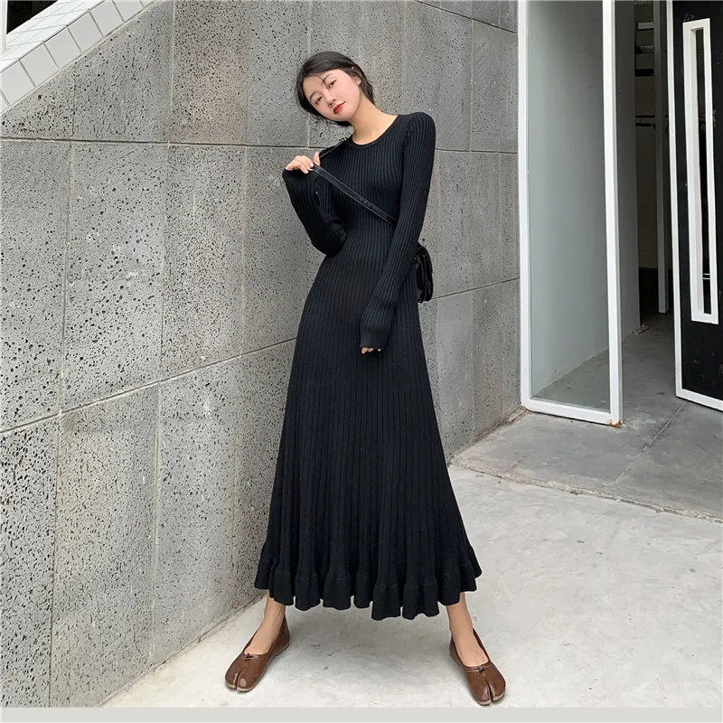 Женское трикотажное платье-трапеция с длинным рукавом и круглым вырезом |