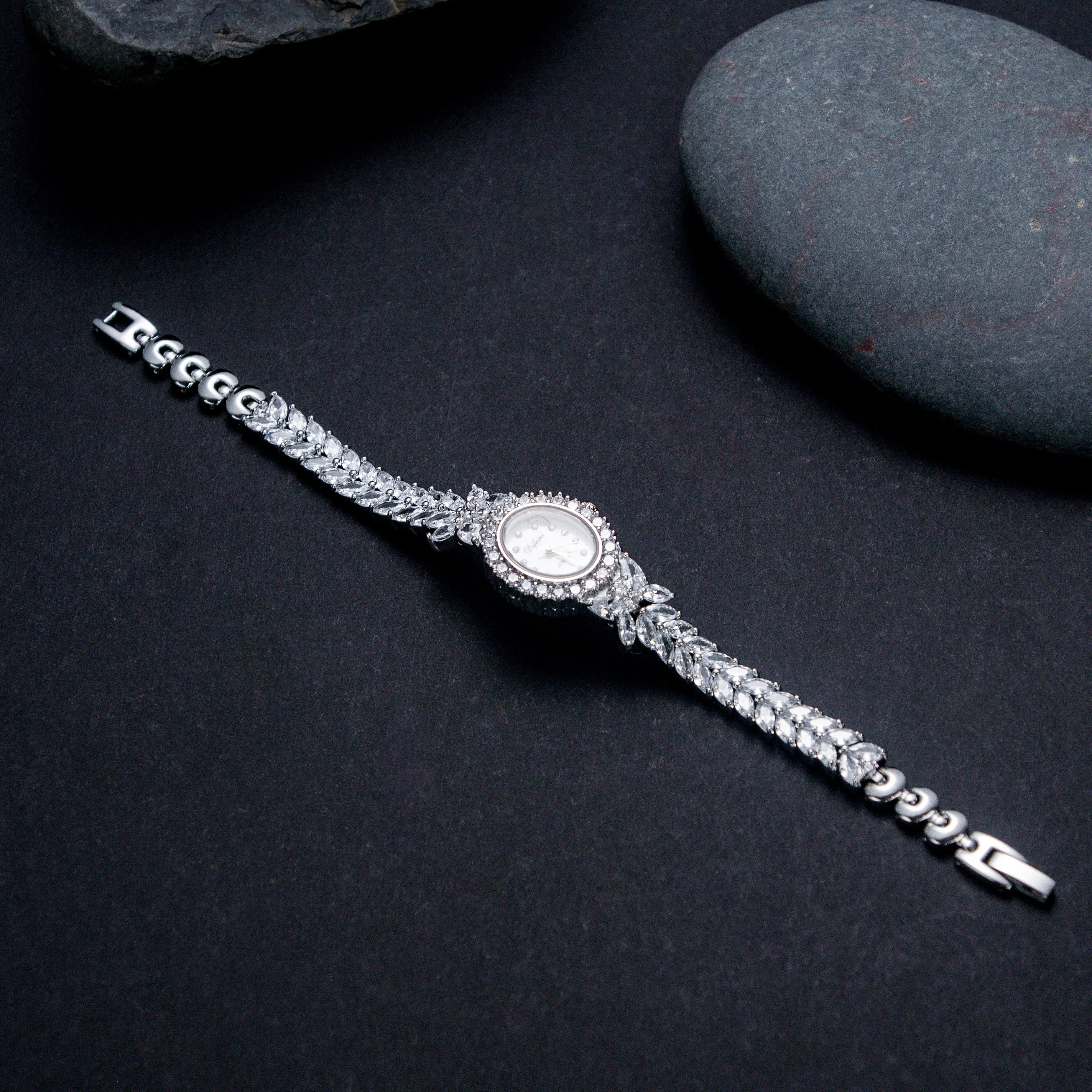 2021 Алмазная простая Бриллиантовая багета циркониевые кварцевые винтажные часы