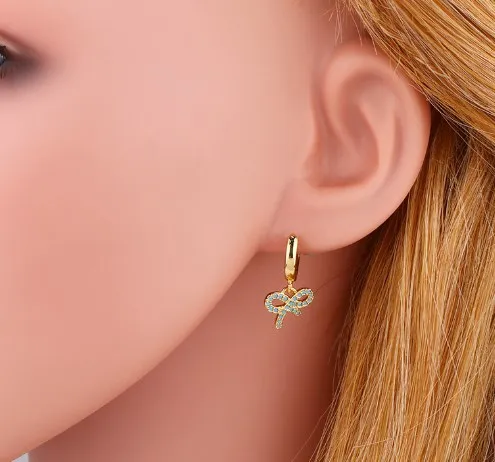 Разноцветные латунные серьги-кольца с бантом и микрозакрепкой из кубического