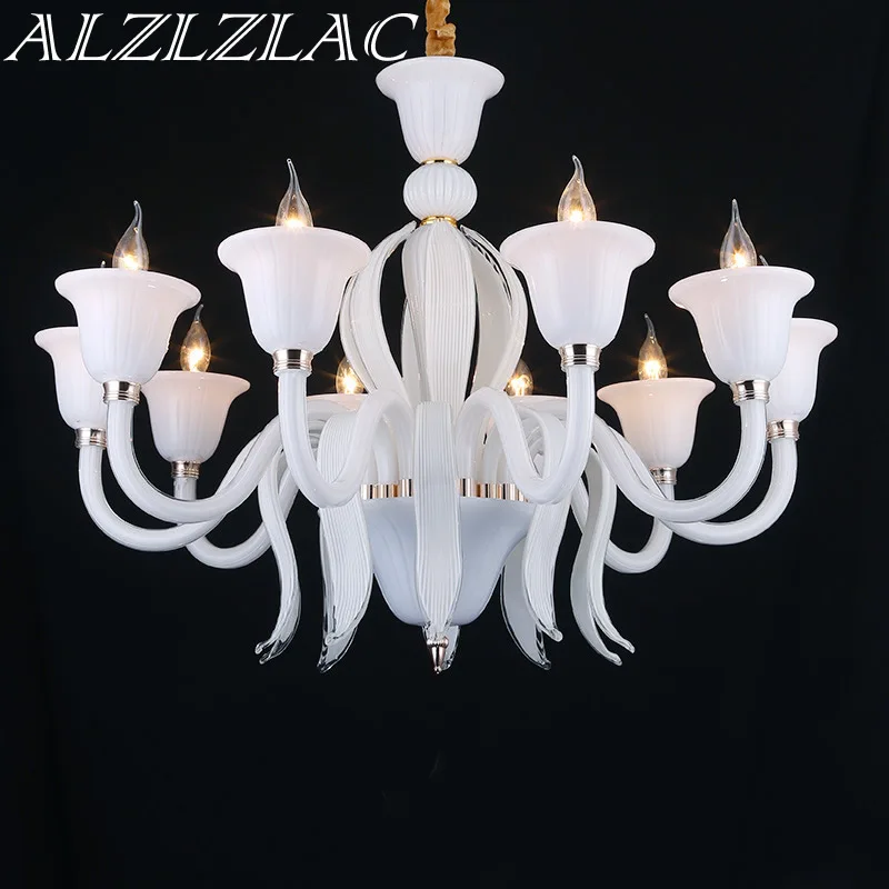 Белая люстра