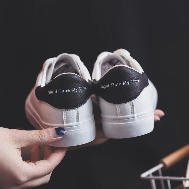 Кроссовки женские из ПУ кожи Вулканизированная подошва модная повседневная