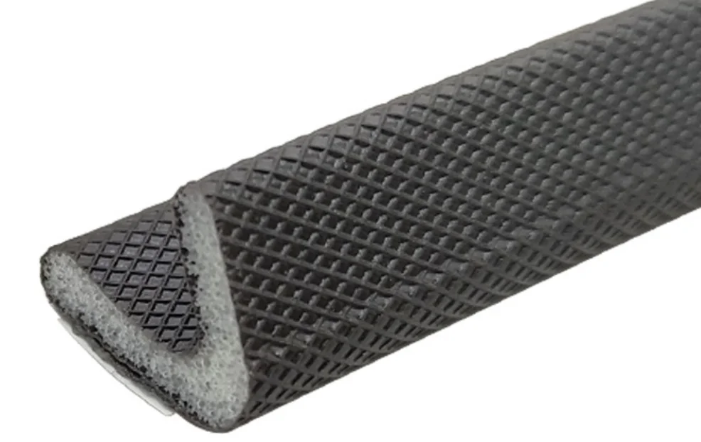 Звукостойкая дверная лента из пенополиуретана самоклеящаяся уплотнительная V