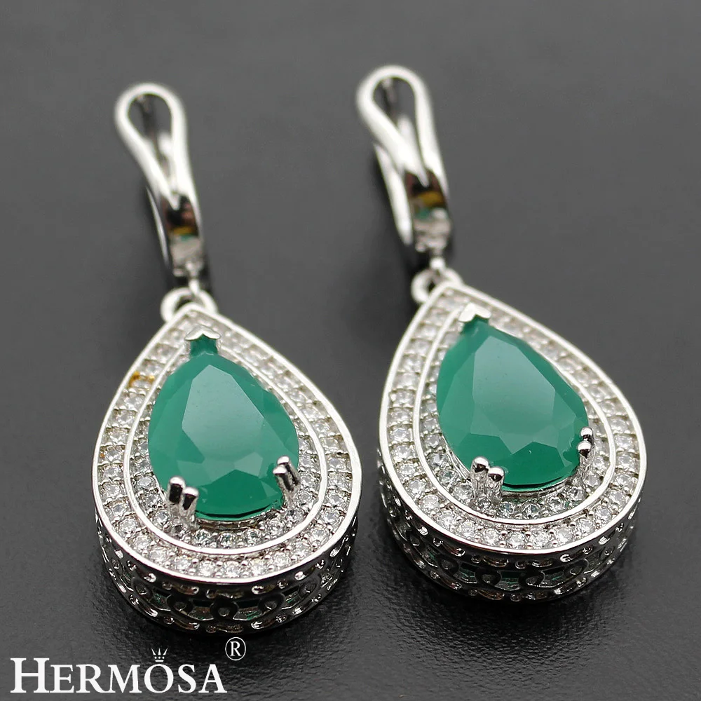 Женский комплект украшений кольцо и сережки с зеленым изумрудом серебристого