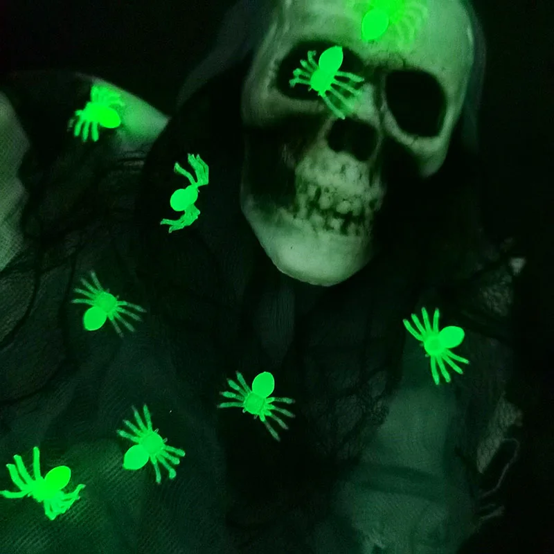 

50Pcs Halloween Artificial Black Spider Horror Luminous Spider Toy For Kids Prank Halloween Party Bar Haunted House Decor Props