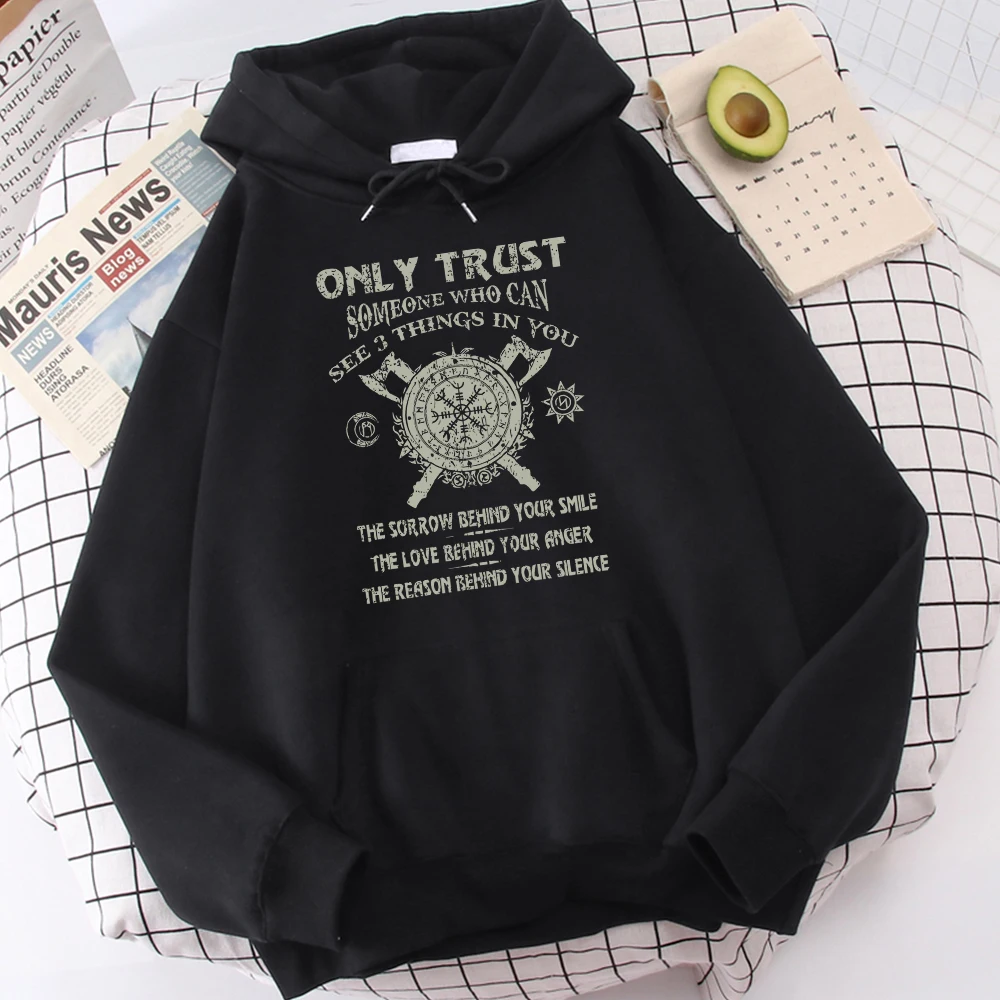 

Женская флисовая толстовка с капюшоном и принтом «Only Trust»
