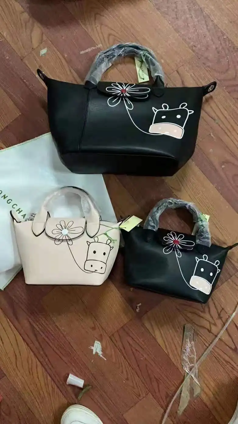 

2021 New Year of the Ox New One-shoulder Messenger Daisy Sheepskin Pouch