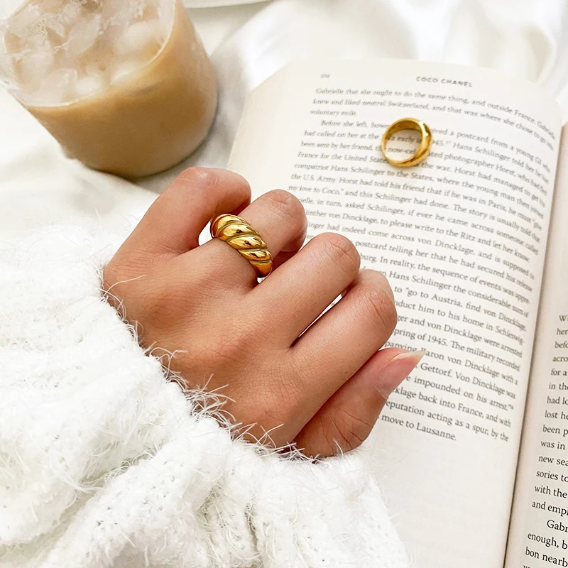 

GSOLD Irregular Twisted Croissants Rings Wide Circle Thick Textured Minimalist Rings Chunky Circle Geometric Vintage Jewelry
