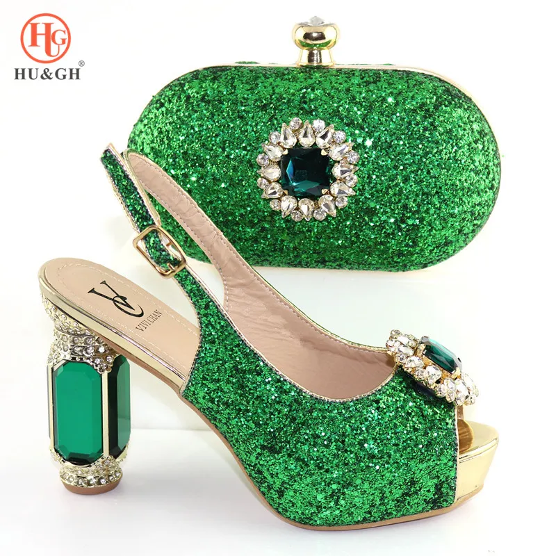 Новые небесно голубые итальянские туфли с сумочкой в комплекте украшенные