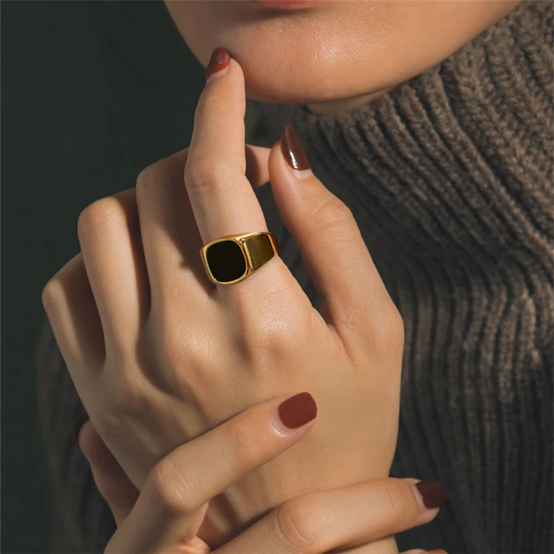 

Japanese style retro light luxury hipster personality student index finger ring design sense titanium steel index finger ring
