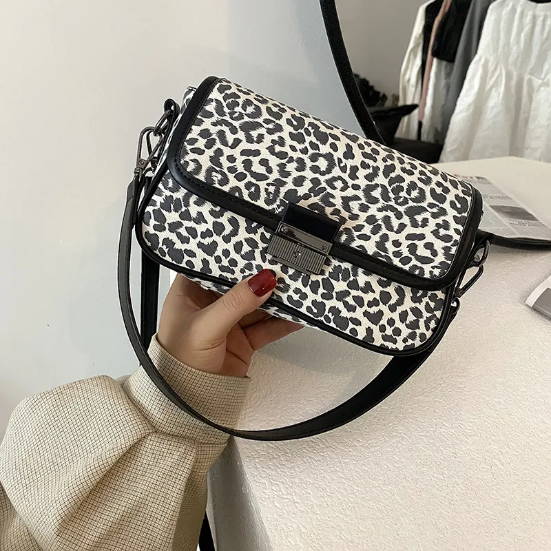 

Сумка-багет с леопардовым принтом, Женская трендовая сумка, Корейская дорожная сумка с короткими ручками, 2021