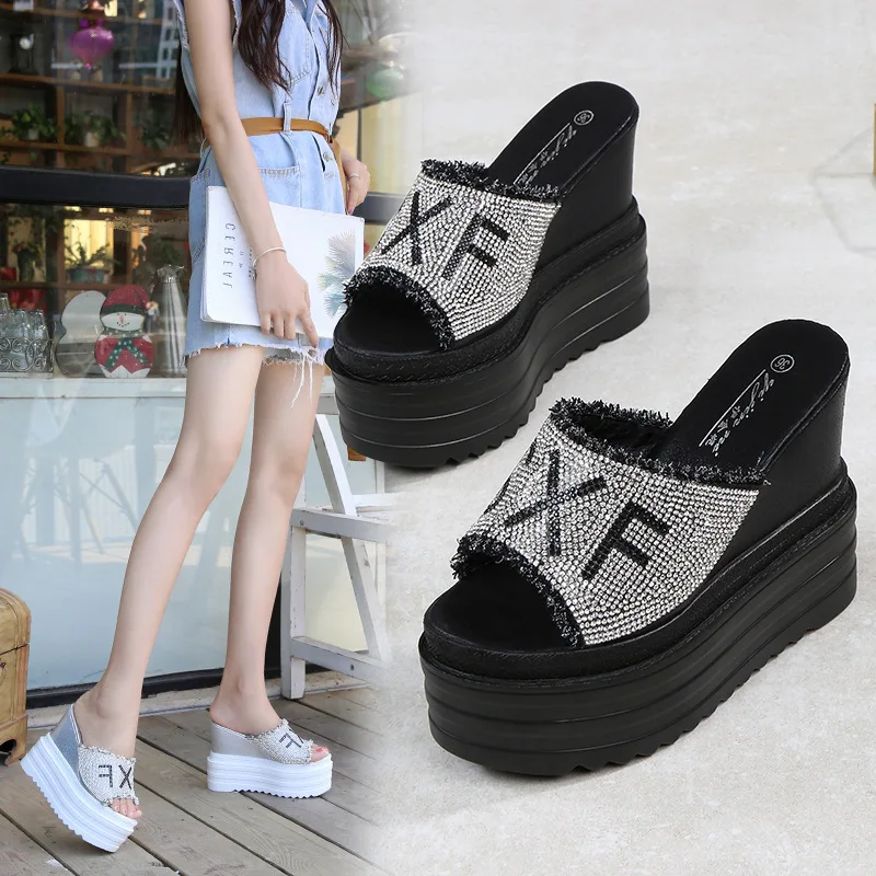 

Летние женские тапочки 13 см 2022 Корейская версия дикой природы Нескользящие шлепанцы на мягкой подошве на высоком каблуке пляжные сандалии ...