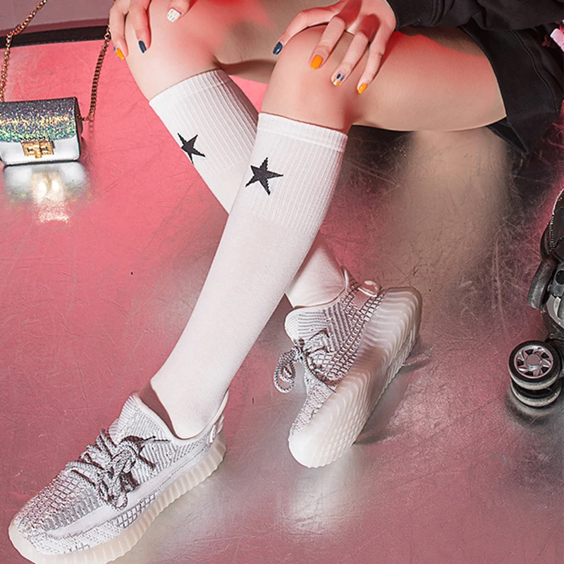 Модные длинные носки гольфы одноцветные мягкие с пятиконечной звездой