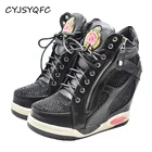 Женские джинсовые кроссовки на танкетке, со шнуровкой и боковой молнией