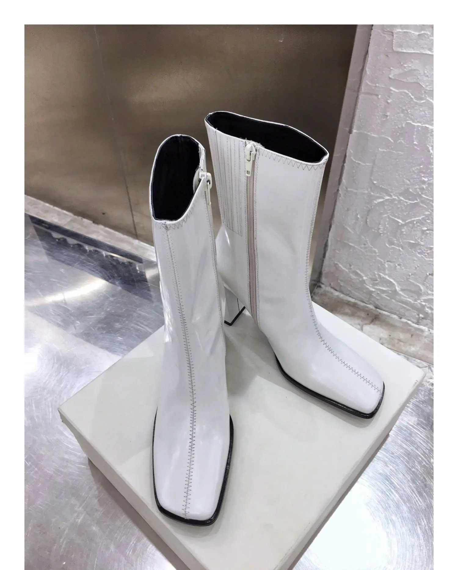 

2020 Autumn Winter New Patent Leather Short Boots Women's Mid-calf Zip Sleeve Red Bright Leather Fashion High Heel Martin Boots