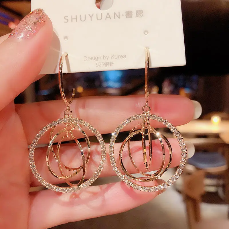 

Корейские серьги из серебра 925 пробы, новые яркие серьги с холодным ветром, женские темпераментные массивные серьги, ювелирные изделия для в...