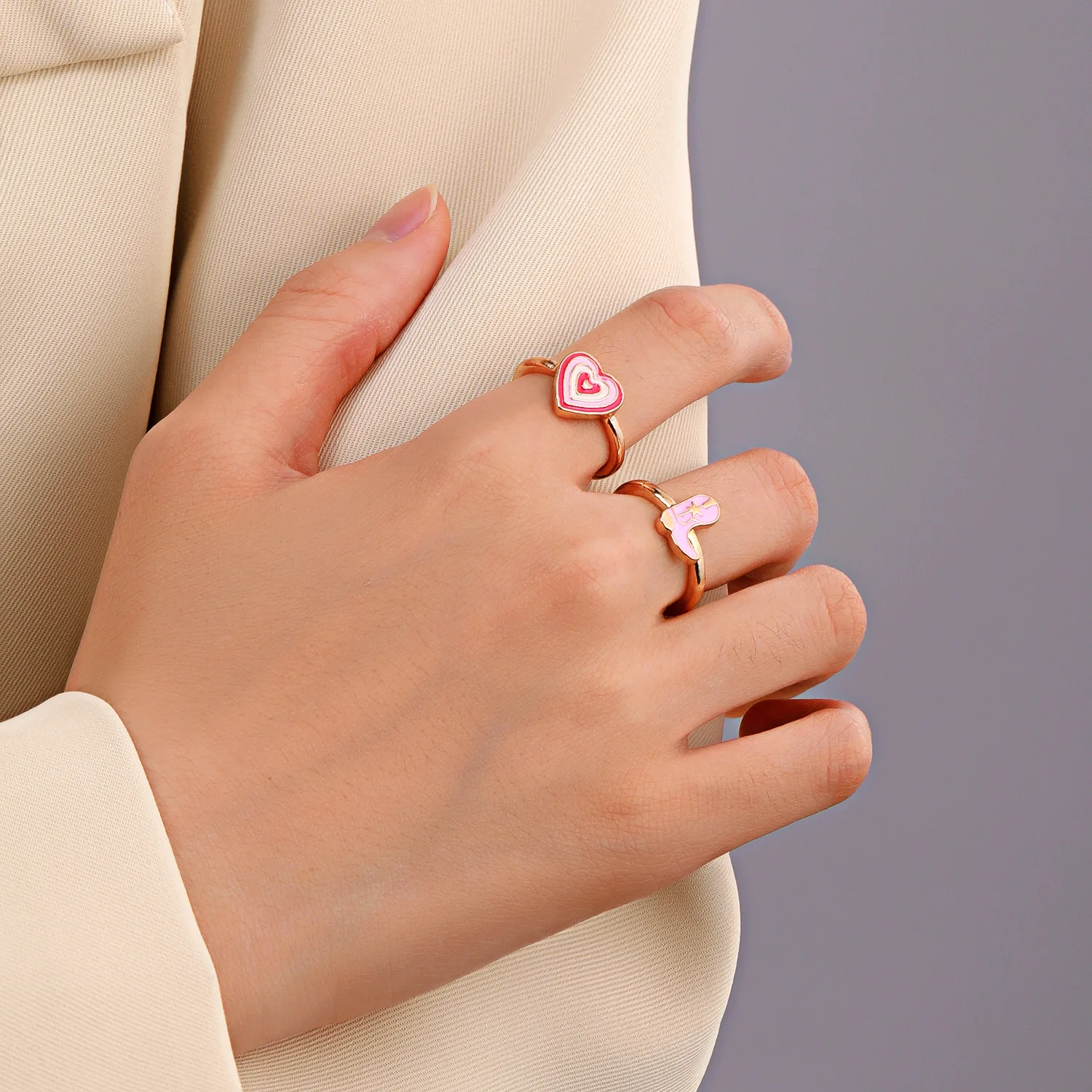 

Cute Wind Dripping Oil Love Ring Cold Wind Alloy Color Peach Heart Boots Plain Ring Ring JewelryQW82