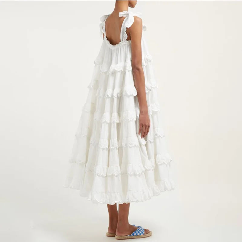 Женское длинное платье с вышивкой на тонких бретельках оборками весна 2020 |