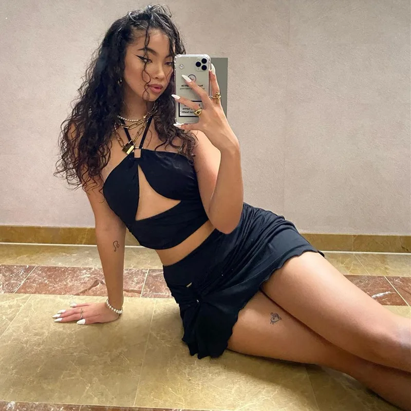 

Yuqung Cut-Out Halter Sleeveless Tank Crop Tops for Women Backless Camis Girls Cropped Top Vest 2021 Summer Black